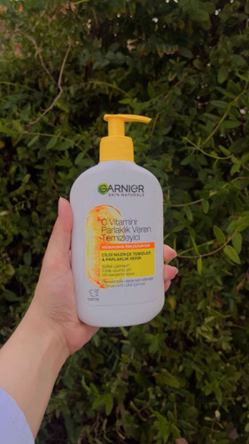 ژل شستشوی صورت گارنیه Skin Naturals مدل C Vitamin با خاصیت روشنکننده 250ml